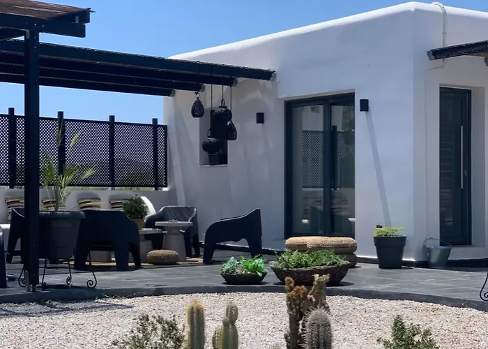 Mazi Stin Io